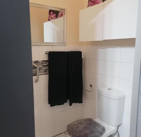 פנסיון 33 On Smuts Selborne