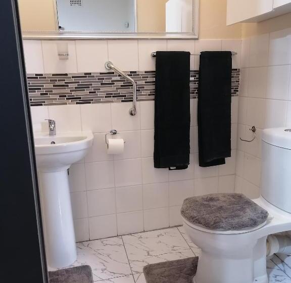 פנסיון 33 On Smuts Selborne