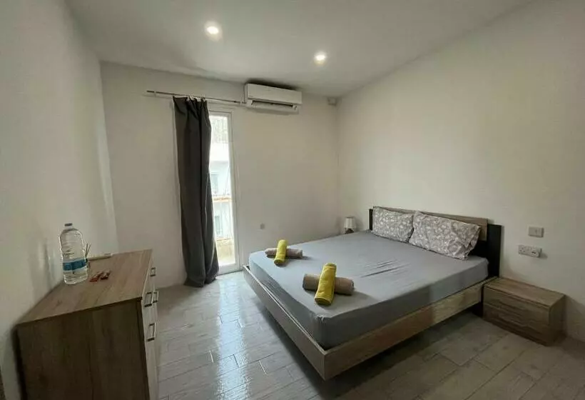 پانسیون City Center Properties Modern & Bright Room With Ac And Ensuite Bathroom Room 2