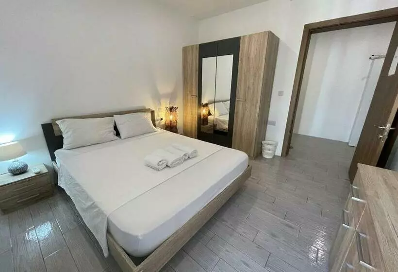 پانسیون City Center Properties Modern & Bright Room With Ac And Ensuite Bathroom Room 2