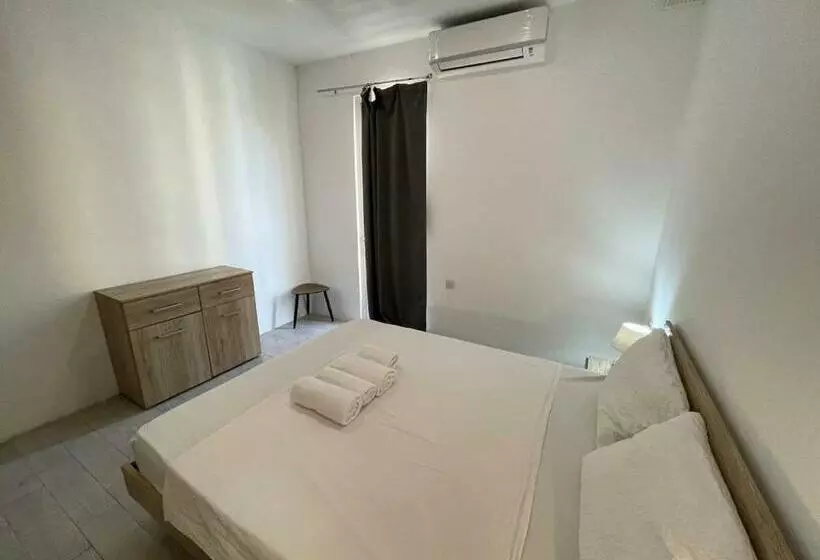 پانسیون City Center Properties Modern & Bright Room With Ac And Ensuite Bathroom Room 2