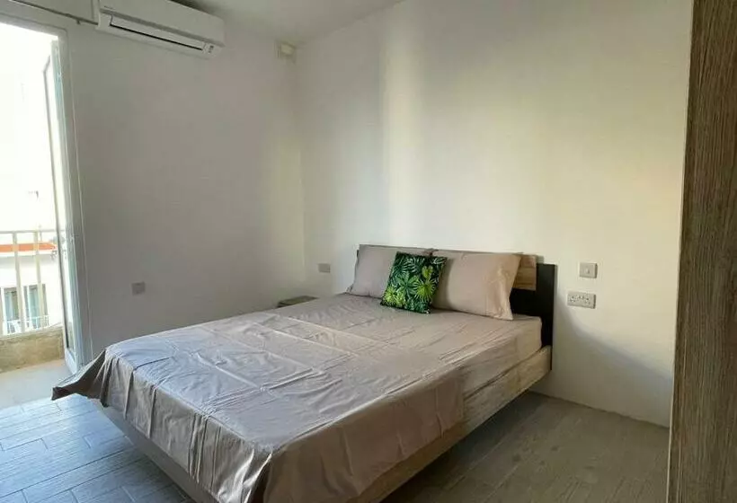 پانسیون City Center Properties Modern & Bright Room With Ac And Ensuite Bathroom Room 2