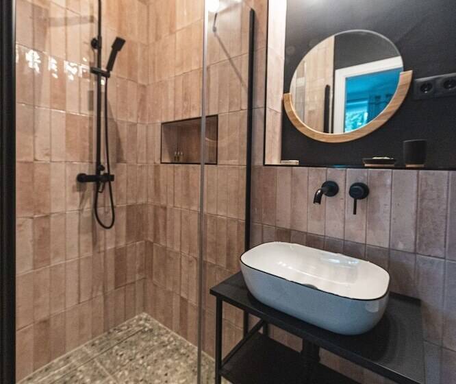 פנסיון Villa Chez Les Amis   Adults Only