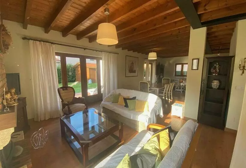Villa Carrera