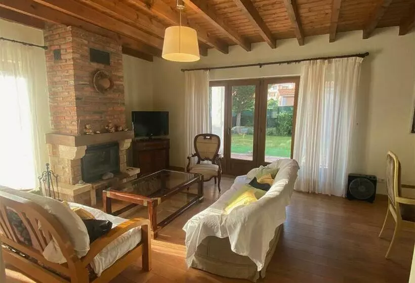 Villa Carrera