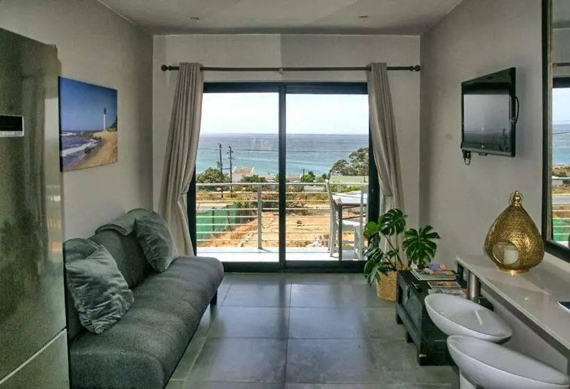 Grietas Villa