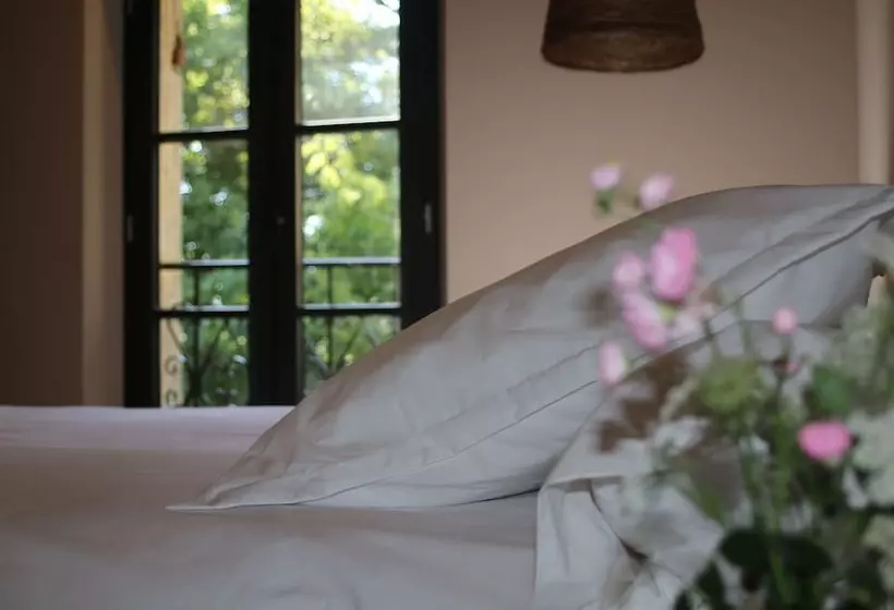 Aamiaismajoitus (B&B) Malis Castera Le Petit Château