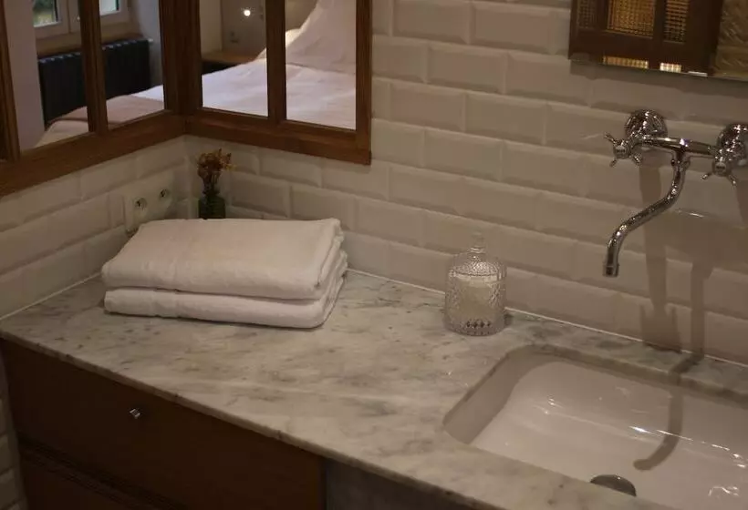 Aamiaismajoitus (B&B) Malis Castera Le Petit Château