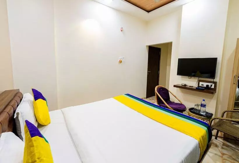 Itsy Hotels Golden Birds