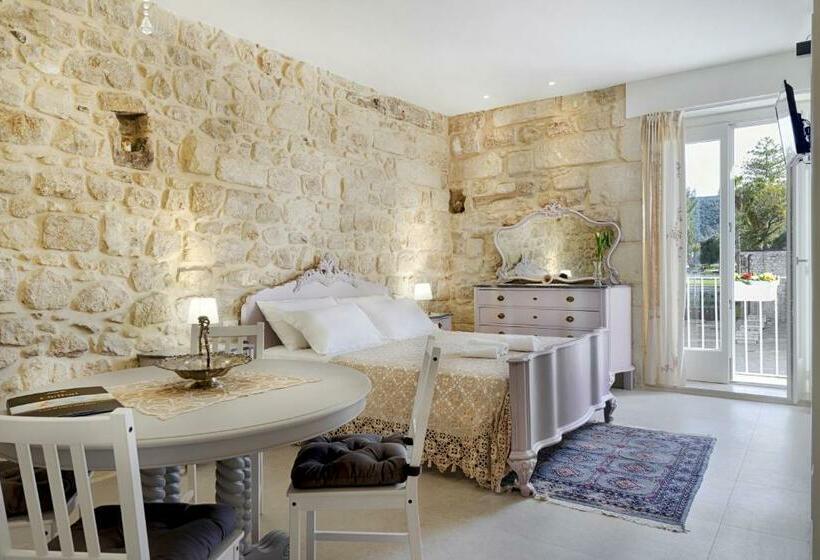 פנסיון Hyblaliferooms