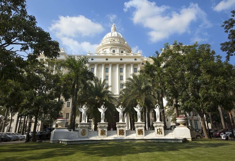 فندق Homeland International