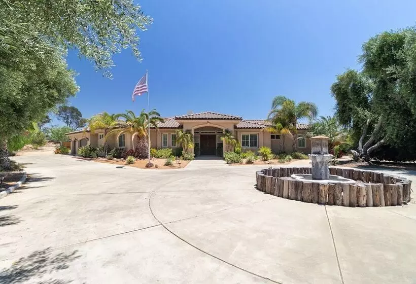 Bear Bridge By Avantstay Hilltop Haven In Temecula W/ Views, Putting Green & Hot Tub