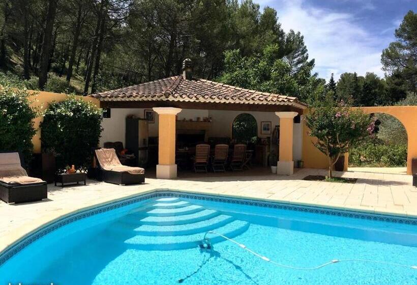 Bed and Breakfast Les Restanques