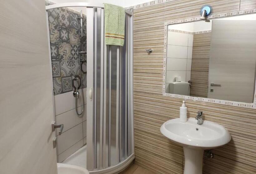 Bed & Breakfast   Day Use One