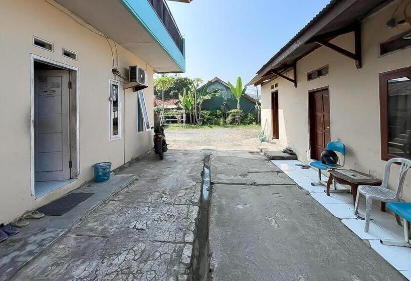 Pension Reddoorz At Penginapan Bunda