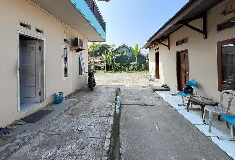 Majatalo Reddoorz At Penginapan Bunda