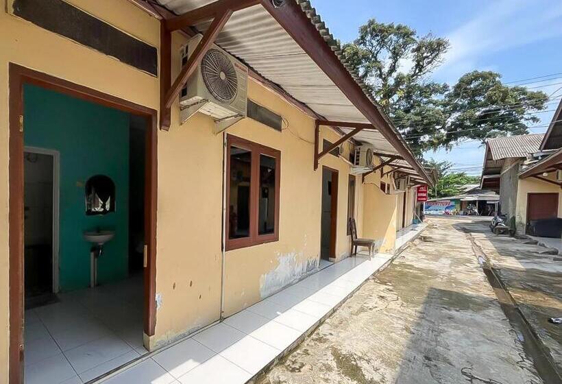 Pension Reddoorz At Penginapan Bunda