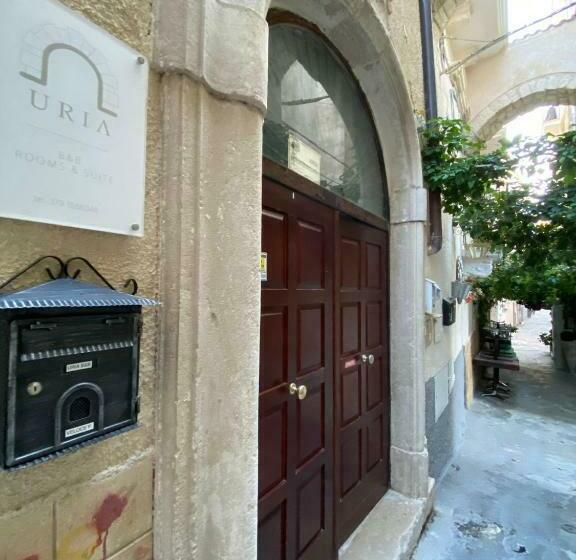 Uria Rooms & Suite B&b