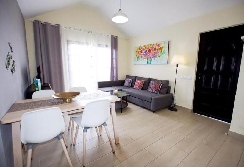 Book Jet Premium Pool View & Wifi