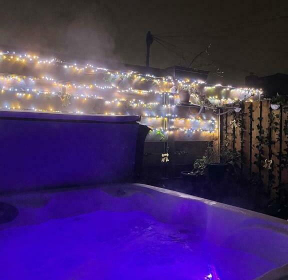 Honeysuckle Cottage & Whinfell Studio