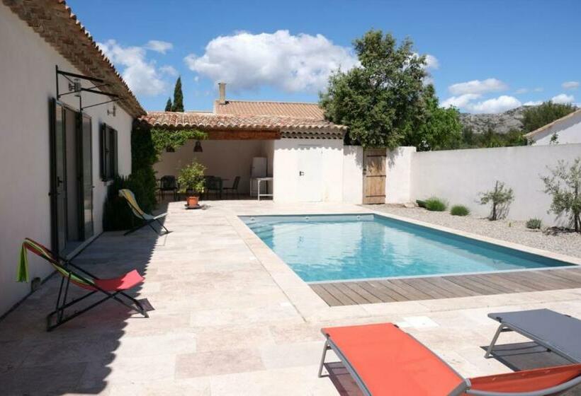 Charming Vacation Rental With Heated Pool At The Foot Of The Alpilles, In Aureille, Close To The Cen