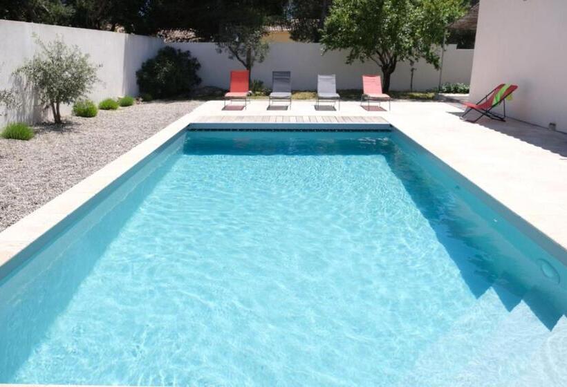 Charming Vacation Rental With Heated Pool At The Foot Of The Alpilles, In Aureille, Close To The Cen