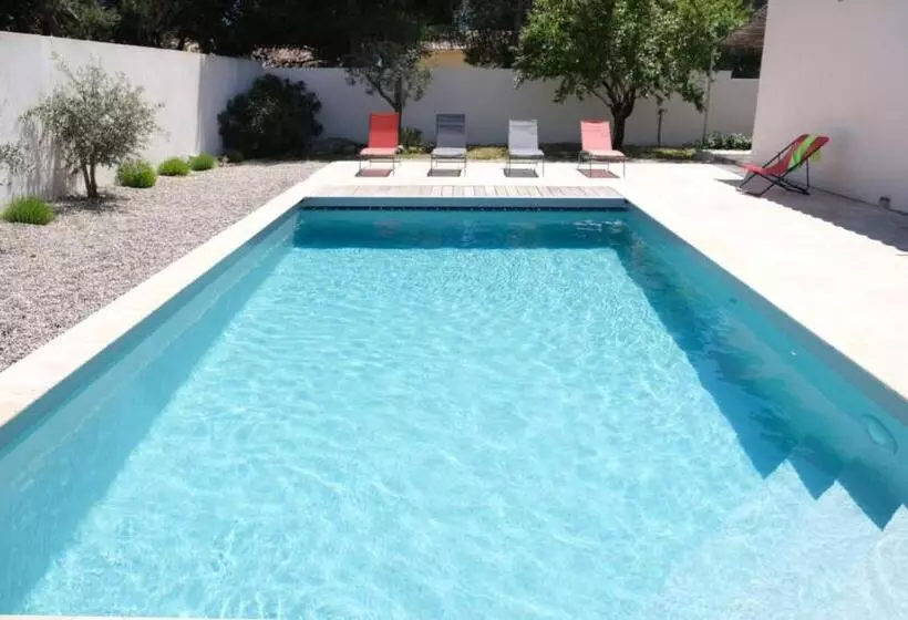 Charming Vacation Rental With Heated Pool At The Foot Of The Alpilles, In Aureille, Close To The Cen
