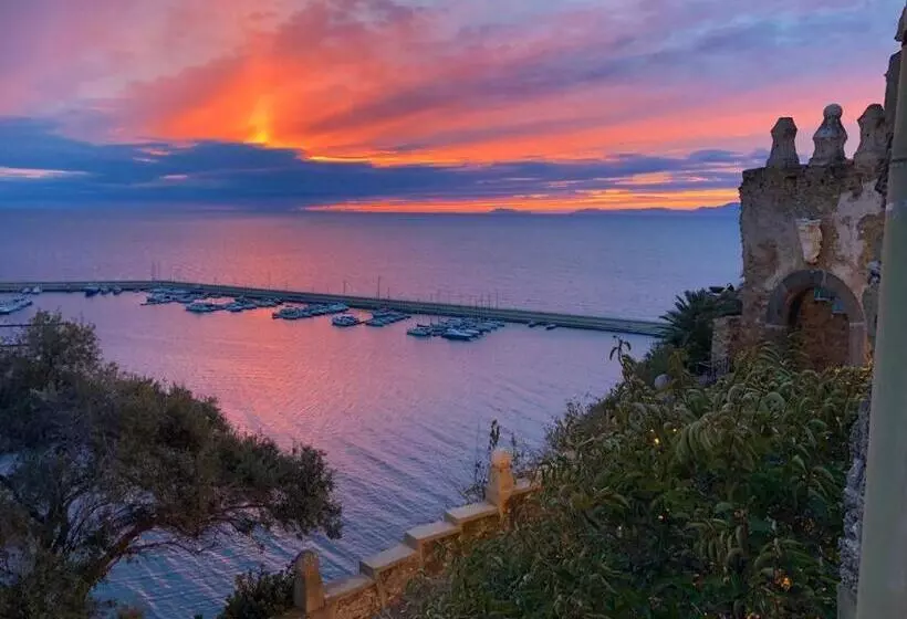 پانسیون Suites Luisa Sanfelice