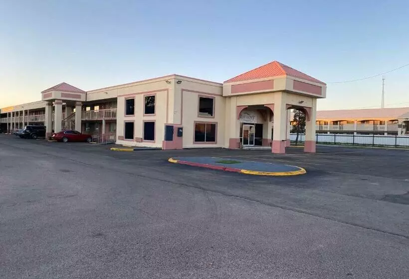 هتل Baymont Inn By Wyndham Odessa University Area