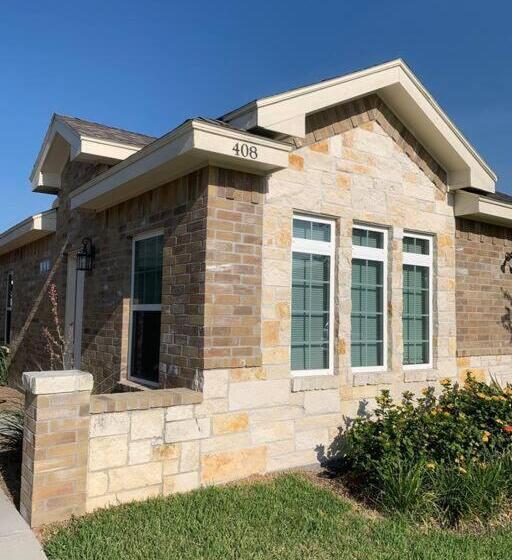 Modern Cozy Two Bathroom Space In Gated Community!