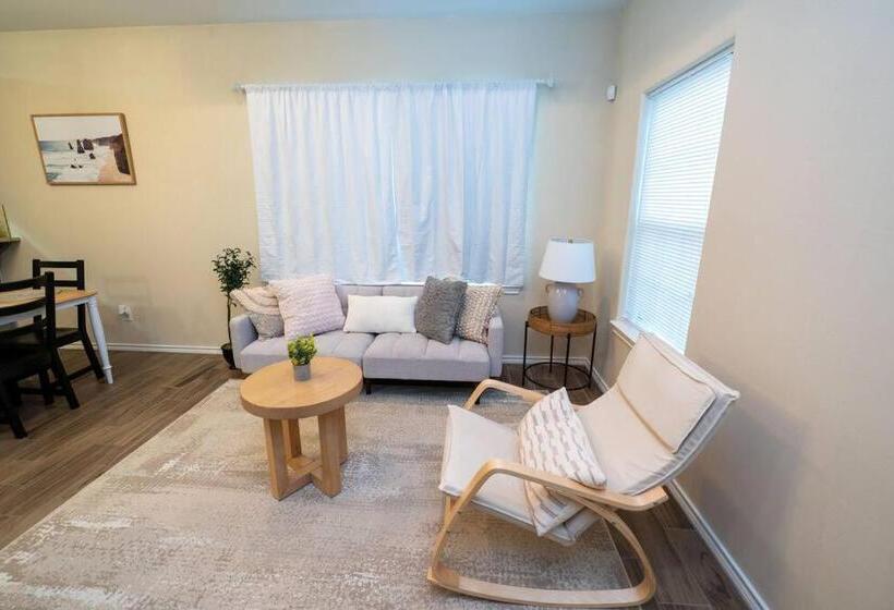 Modern Cozy Two Bathroom Space In Gated Community!