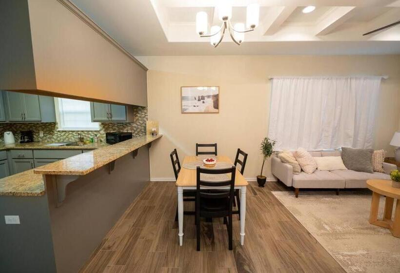 Modern Cozy Two Bathroom Space In Gated Community!