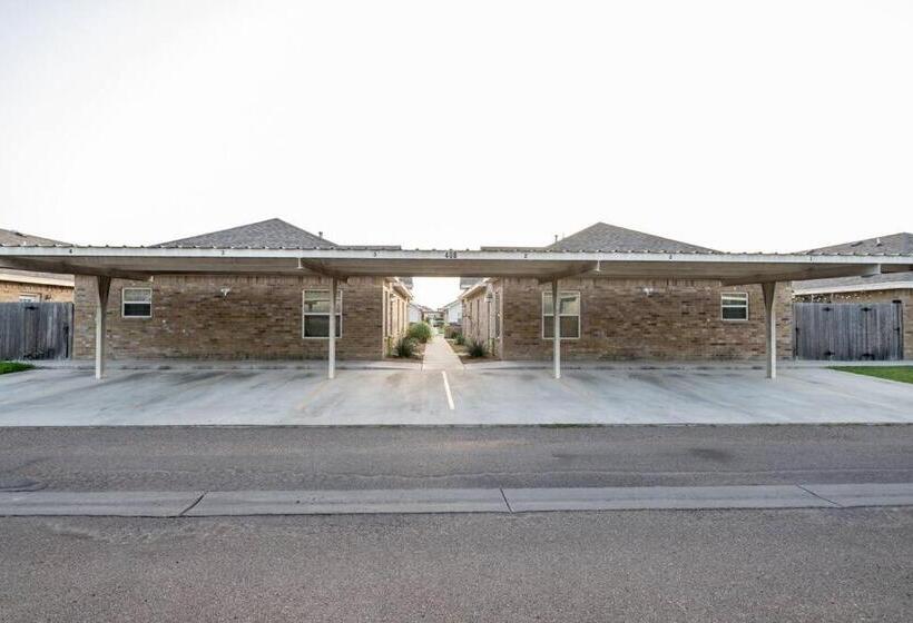 Modern Cozy Two Bathroom Space In Gated Community!