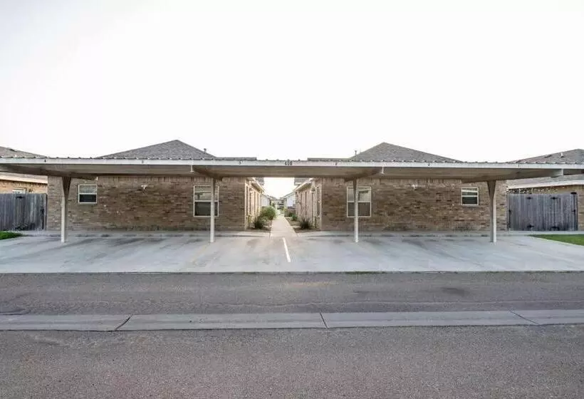 Modern Cozy Two Bathroom Space In Gated Community!
