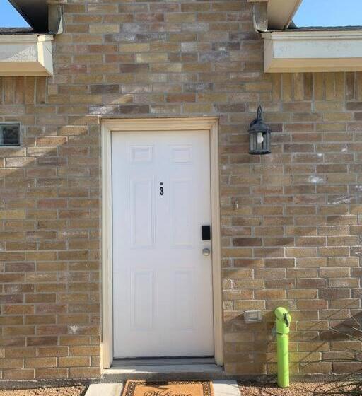 Modern Cozy Two Bathroom Space In Gated Community!