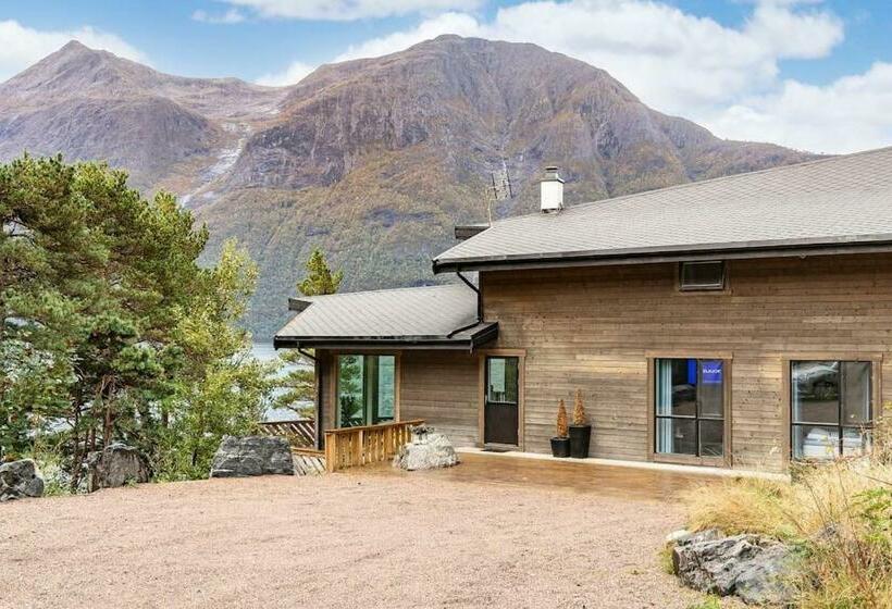 Stunning House In The Fjords