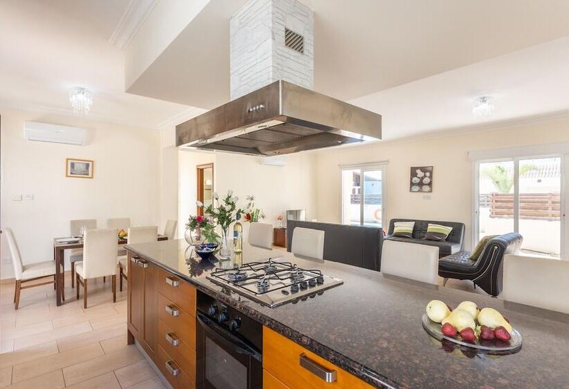 Villa Miranda In Paralimni