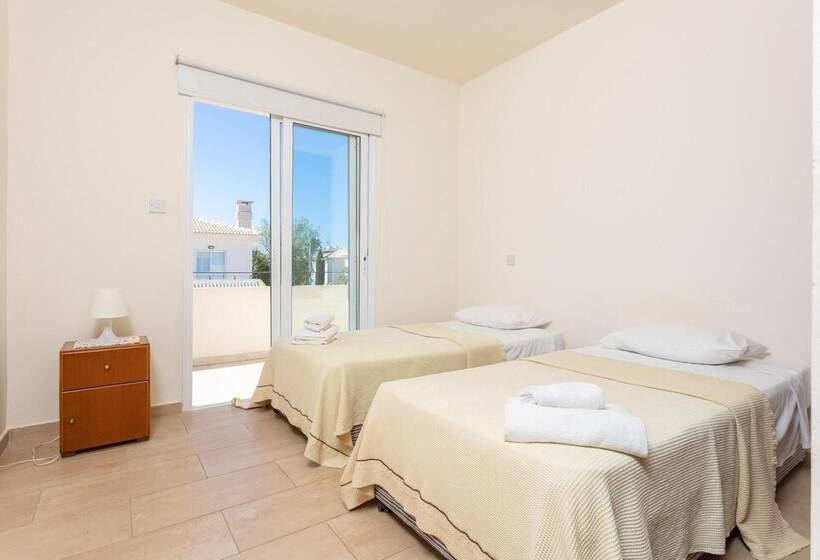 Villa Miranda In Paralimni