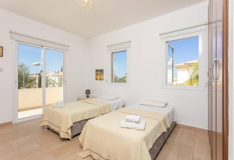 Villa Miranda In Paralimni