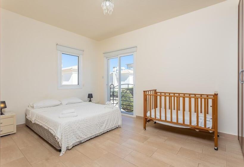 Villa Miranda In Paralimni