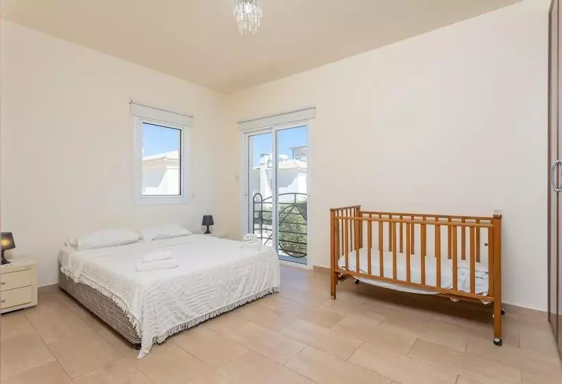 Villa Miranda In Paralimni