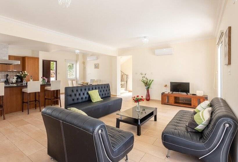 Villa Miranda In Paralimni