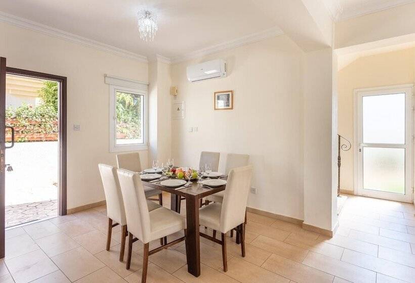 Villa Miranda In Paralimni