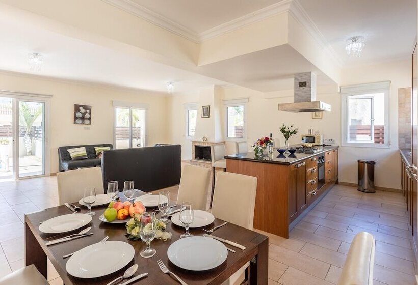 Villa Miranda In Paralimni