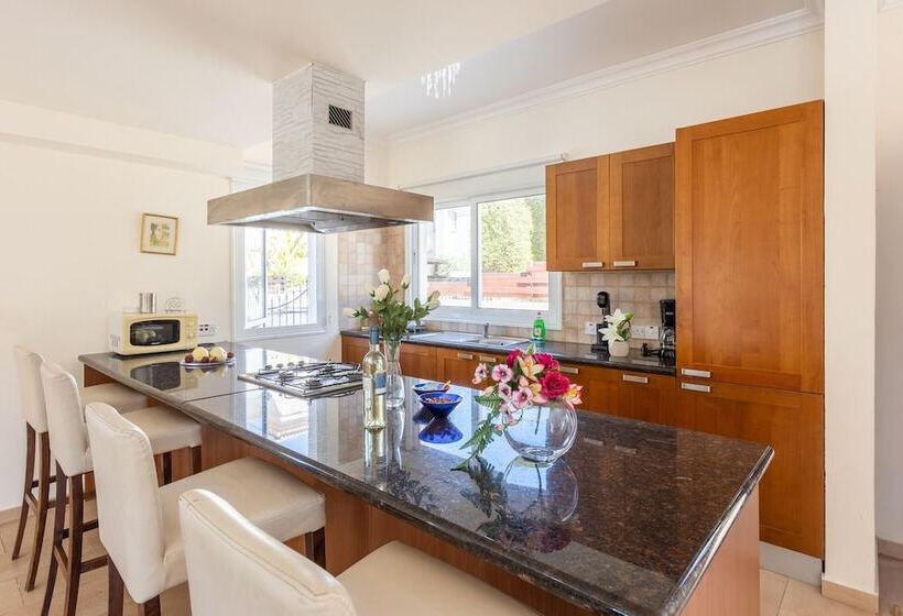 Villa Miranda In Paralimni