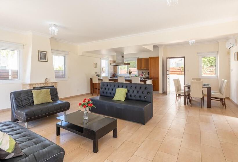 Villa Miranda In Paralimni