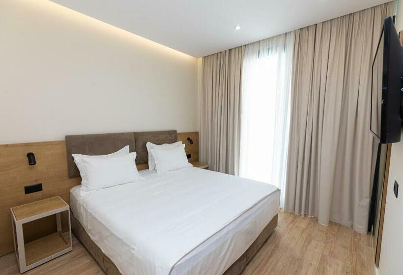 B&b Champagne, Vlore Bay