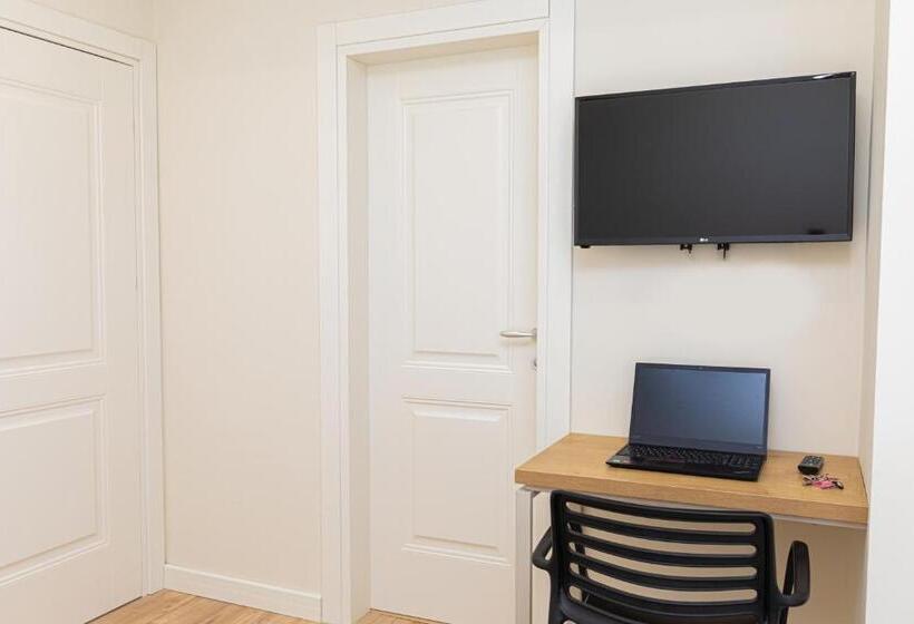 B&b Champagne, Vlore Bay