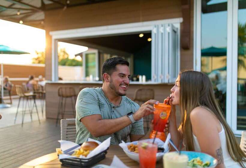 فندق Compass By Margaritaville Medford