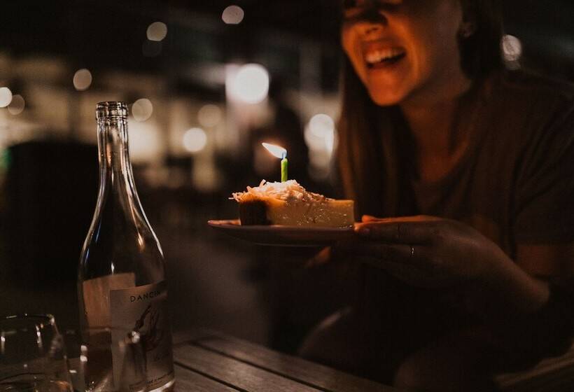 فندق Compass By Margaritaville Medford